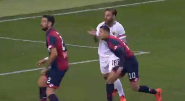 VIDEO/ Shikoni gjestin e ulët nga De Rossi, i bie me shuplak dhe…