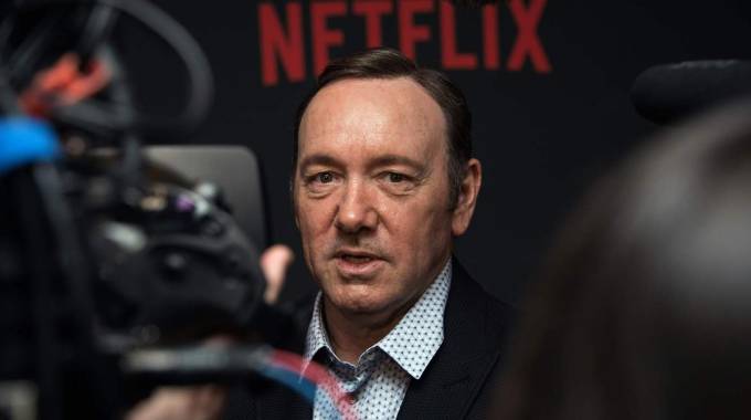 Pas akuzave seksuale, aktori përjashtohet dhe nga gjiganti i filmave Netflix