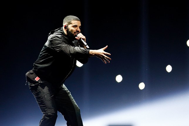(Video) Drake ndalon koncertin në Sidney, i kërkon një fansi të largohet