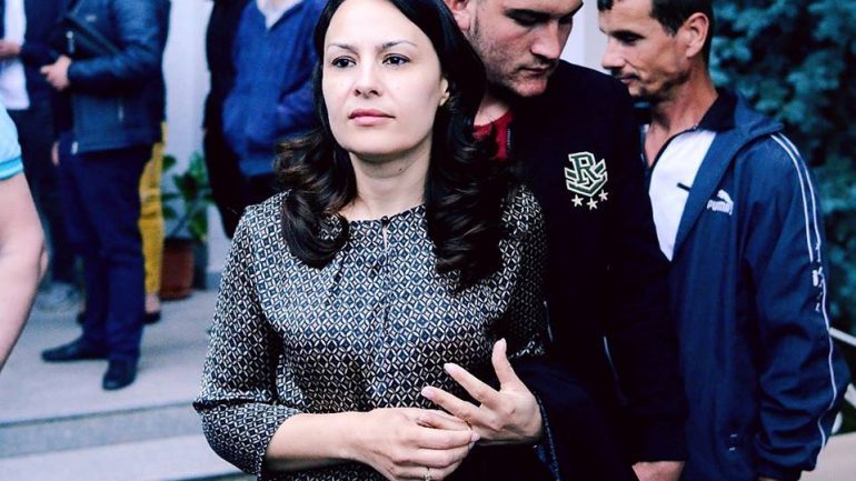 Ja kush është Elena Xhina. Avokatja që do të zëvendësojë deputetin e PDIU-së Bujar Muça
