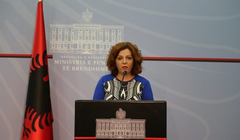 PAS PERFOLJES/ Deputetja Elona Gjebrea kërkon të paraqitet vullnetarisht në Prokurori