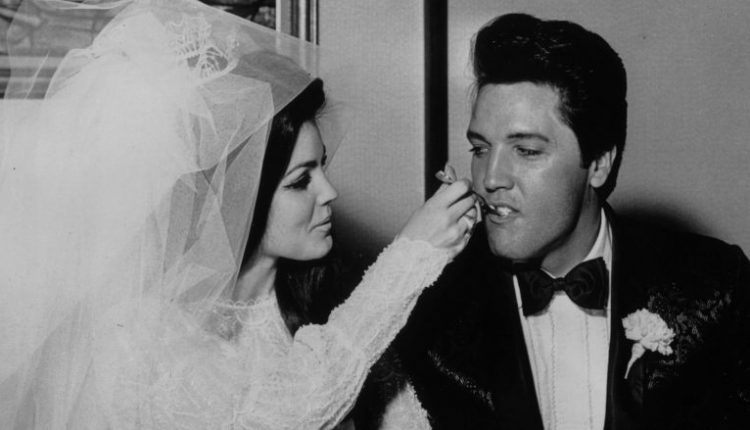Dokumentet e divorcit të Elvis Presleyt shiten për 20 mijë paund