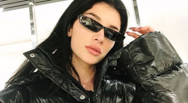 FOTO/ Era Istrefi rikthehet pranë familjes, darkon me…