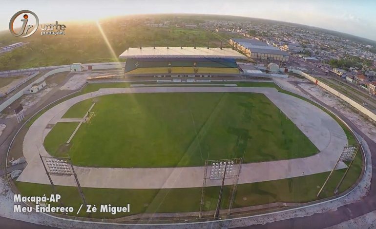 FOTO/ Stadiumi i rrallë shtrihet në 2 hemisferat e Tokës, vija e mesit të fushës shënon ekuatorin