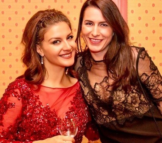 FOTO/ Floriana Garo merr nurin e shtatzënisë, shfaqet më e bukur se kurrë
