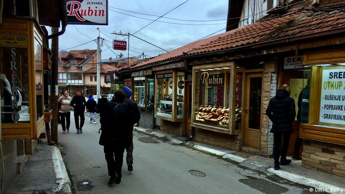 REPORTAZH/ Një familje shqiptare në Novi Pazar. Profesori me origjinë nga Shkreli që ka pasion argjendarinë