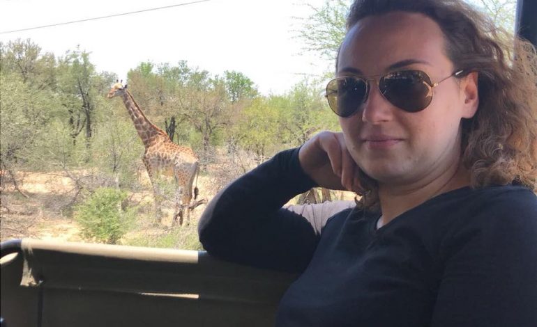 ENIGMA/ Çfarë po investigon gazetarja shqiptare mes gjirafave në Afrikë!