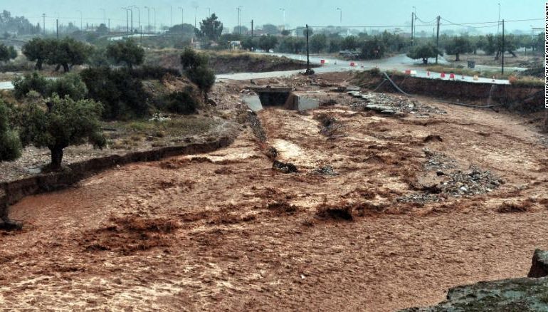 Greqia shpall zi 3-ditore, 16 viktima nga përmbytjet