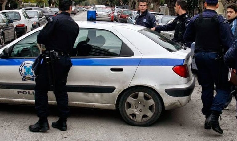 Sulmet terroriste alarmojnë Athinën, arrestohen 8 burra dhe një grua nga Turqia