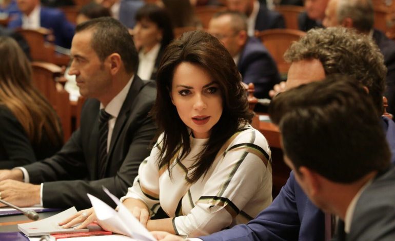 “ÇUDIT” GRIDA DUMA: Nëse kanabisi prodhon para, s’mund të shajmë pse fshatarët japin tokat me qira