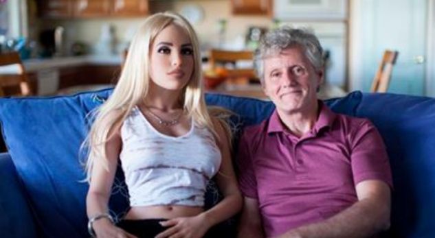 Burri bën seks me një kukull, ajo që thotë gruaja do ju lërë pa fjalë