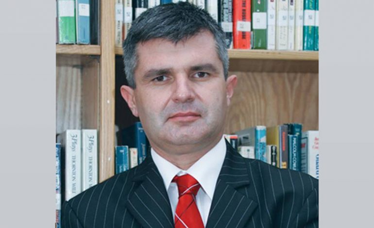 ROMEO GURAKUQI: Nëntori si kohë e reflektimit dhe e korrigjimit të historisë