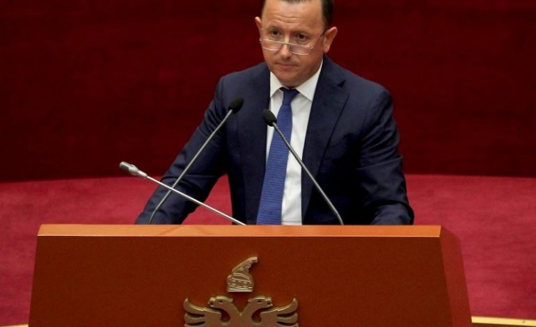 ‘Armiq’ në Kuvend, por ‘miq’ jashtë saj..