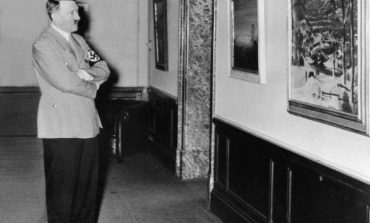 KURIOZITET/ Një grua sapo fali pikturë origjinale të Hitlerit. Arsyeja është interesante