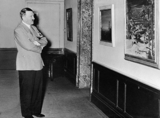 KURIOZITET/ Një grua sapo fali pikturë origjinale të Hitlerit. Arsyeja është interesante