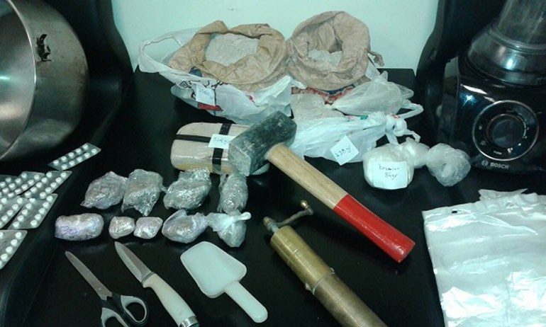 Vizitë tek shtëpia e mikut grek/ Arrestohet shqiptari, drogë me vete