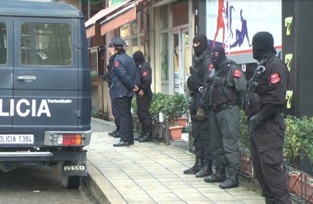 Vlorë/ Efektivi i policisë shpëton nga droga, por ja për çfarë do të gjykohet