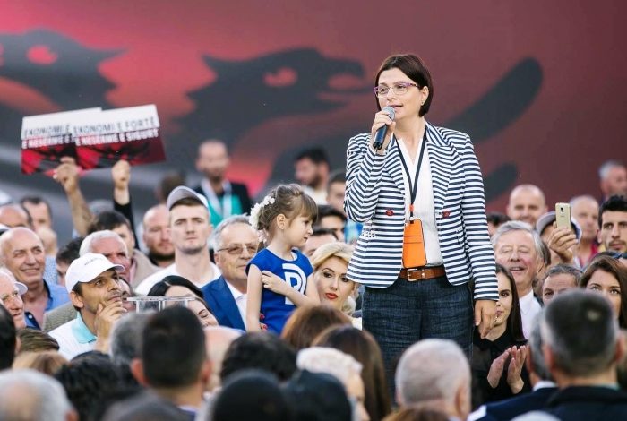 Muaji i grave/ Zoti Basha, po sikur të mos i bëni më presion deputetes suaj të Durrësit?!