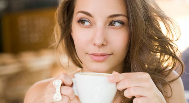 Çfarë duhet të bësh pasi ke pirë një filxhan me kafe? Kjo zgjidhje do t’ju…