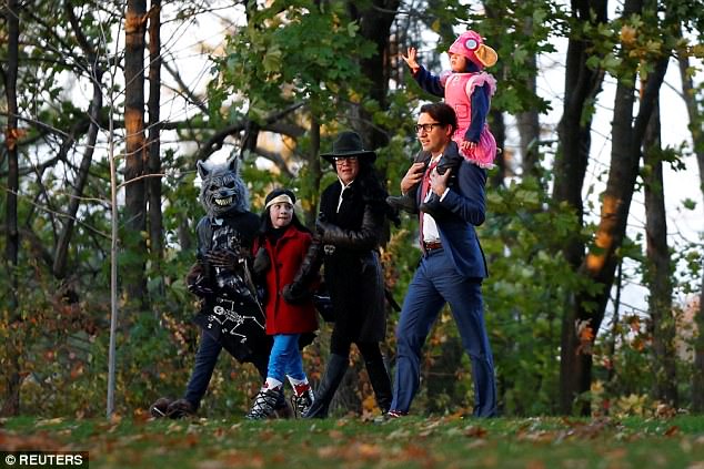 Kanada, kryeministri Trudeau si Clark Kent, bëhet Superman për Halloween