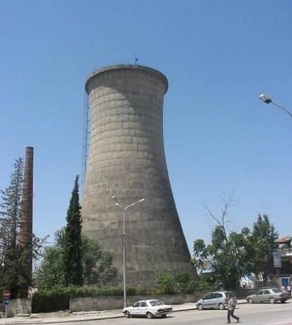 KUÇOVE/ 32-vjeçara që kërcënonte se do të hidhej nga kulla zbret pas 10 orësh