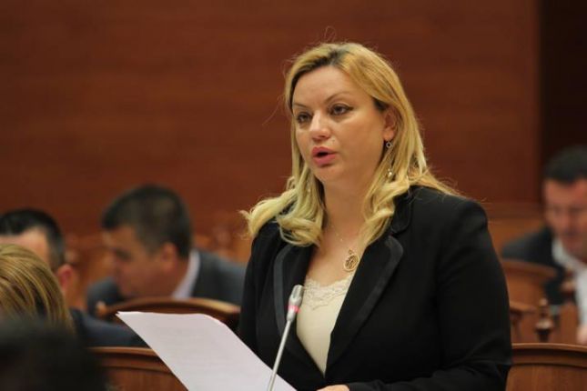 Takimi Shqipëri-BE/ Deputetja e PD kërkon llogari për Tahirin: Delegacioni i PS nuk e ka zëvendësuar ende