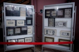 Ekspozohet koleksioni i rrallë i kartëmonedhave të shtetit shqiptar (Foto)