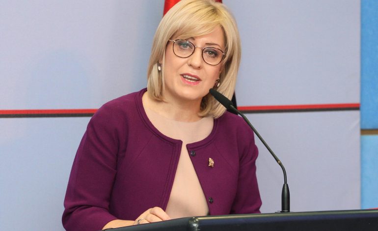 Nikolla jep lajmin e mirë: Rritje pagash për mësuesit, bursa studimi për maturantët ekselentë