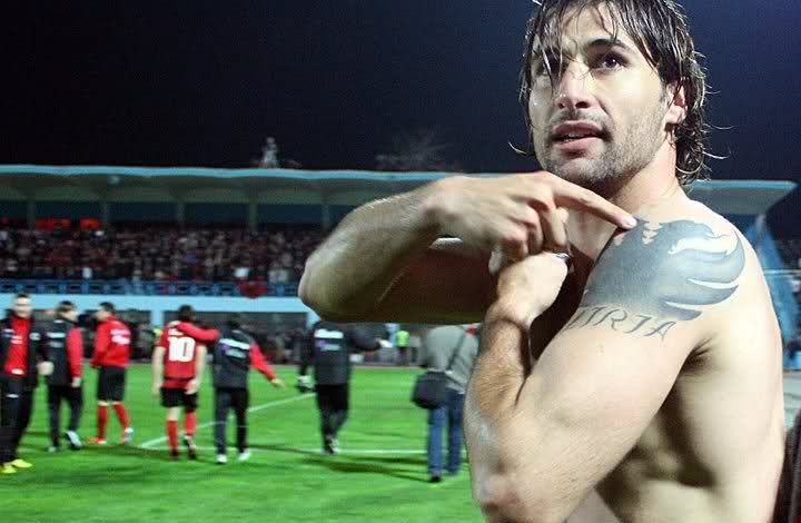 FOTO/ Lorik Cana uron 28 Nëntorin nga vendlindja e tij Gjakova
