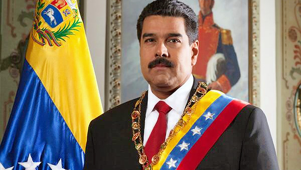 VIDEO/ Presidenti i Venezuelës filmohet duke ngrënë gjatë konferencës për shtyp