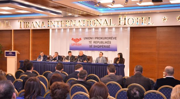 LISTA/ 13 prokurorët që do i “dorëzohen” vettingut. Për dy prej tyre nuk pritej (EMRAT)