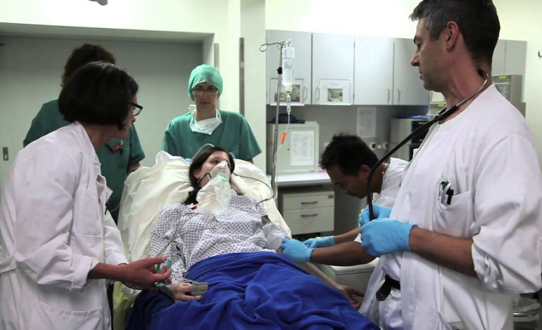 Vdes në spital gruaja që i vuri flakën vetes