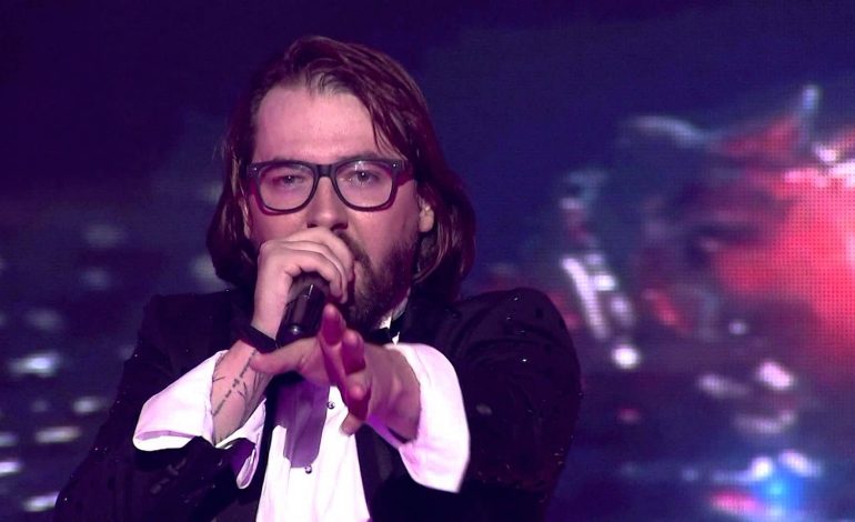 Nuk i pranohet kënga në RTSH, reagon ashpër këngëtari