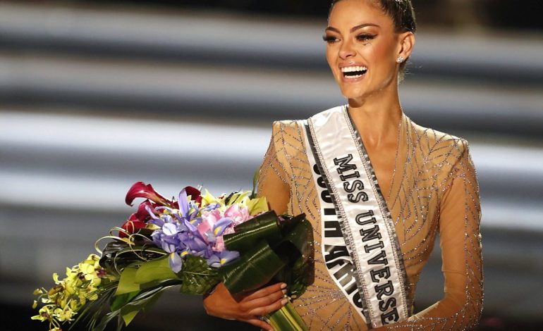 FOTO/ Miss Afrika e Jugut shpallet femra më e bukur në Univers