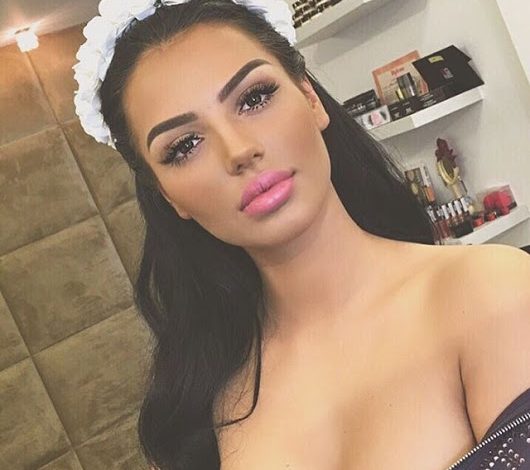 Morena provokon nga shtrati me… një peshqir