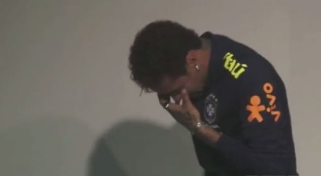 VIDEO/ Shikoni momentin kur Neymar shpërthen në lot si fëmijë