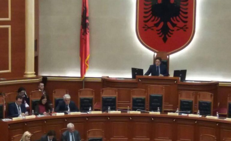 I REALIZOHET ËNDRRA/ Edi Paloka bëhet Kryetar i Kuvendit