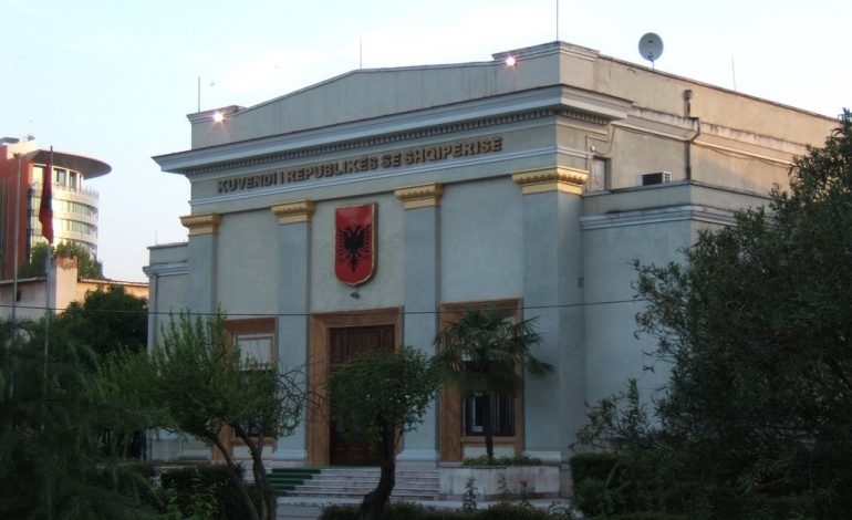 Habit buxheti i Kuvendit për 2018, 90 milionë lekë për blerje makinash, bar restorant dhe ashensor