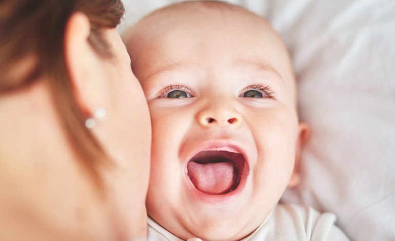 Lexoje me KUJDES! Këta emra nuk lejohen tu vendosen fëmijëve në Shqipëri
