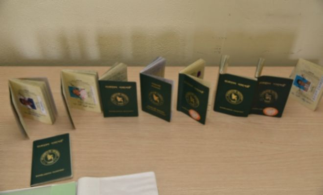 Greqi/ Goditet rrjeti i falsifikimit të pasaportave të BE, mes tyre 6 shqiptarë