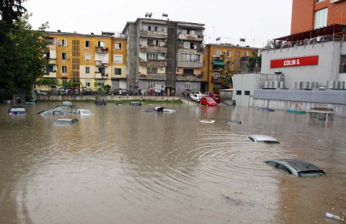Alarmojnë meteorologët/ Rrezik përmbytjesh në këto qarqe