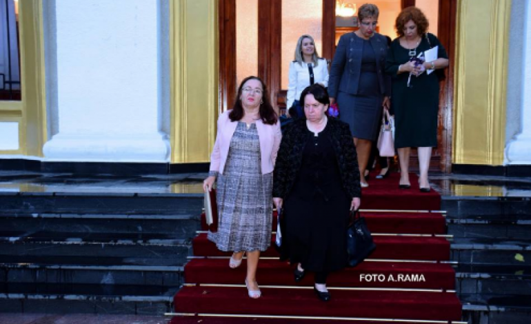 Deputetja e PS rrëfen vdekjen e djalit dhe sëmundjen e saj
