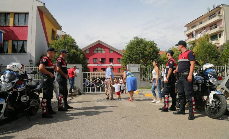 Nga thikat deri tek armët, ja rinia e frikshme që po përgjak shkollat shqiptare