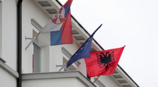FOTO/ Irritohen mediat serbe: Shqiptarët sfidojnë Beogradin, valvisin flamujt…