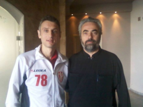 I quajti qenë të kuq tifozët e Partizanit, ja reagimi i priftit korçar