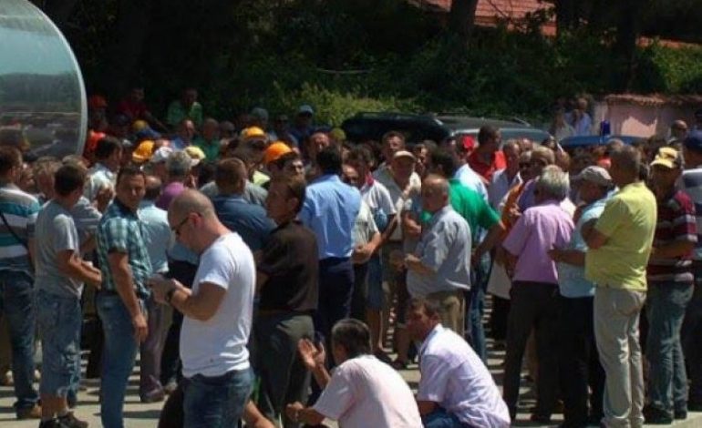 ByPass i Fierit, 600 punonjës në protestë, duam pagat për 2016-tën