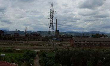 ‘Rafineri jo parfumeri’: Banorët rreth Metalurgjikut ngrejnë zërin kundër ndotjes