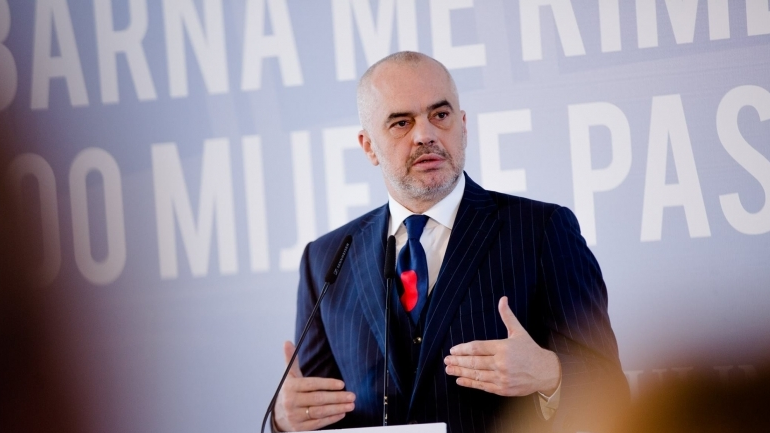 (FOTO) Rama uron shqiptarët me Divjakën e rilindur