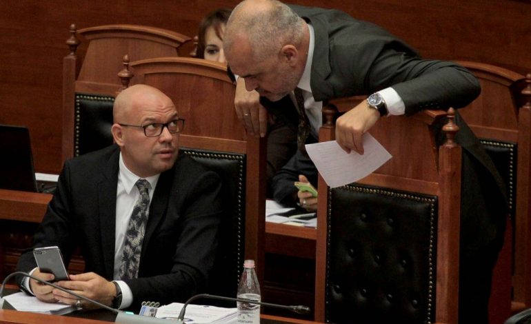 Ish-ministri Manjani sulmon Ramën: Nxori ambasadorët për të folur për ca ‘peshq të ngordhur’, tani…