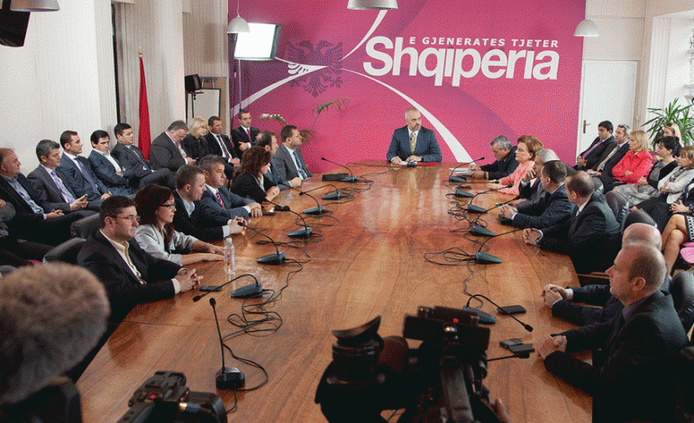 Grupi Parlamentar i PS miraton propozimin e Ballës për shkarkimin e Klement Zgurit